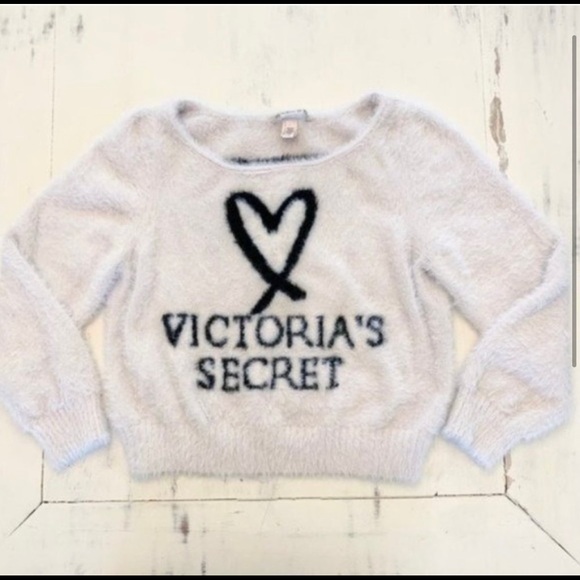 🌸🖤Victoria’s Secret 2018 NYC Fashion Show Pink & Black Heart Fuzzy Sweater🌸🖤 - Picture 2 of 4